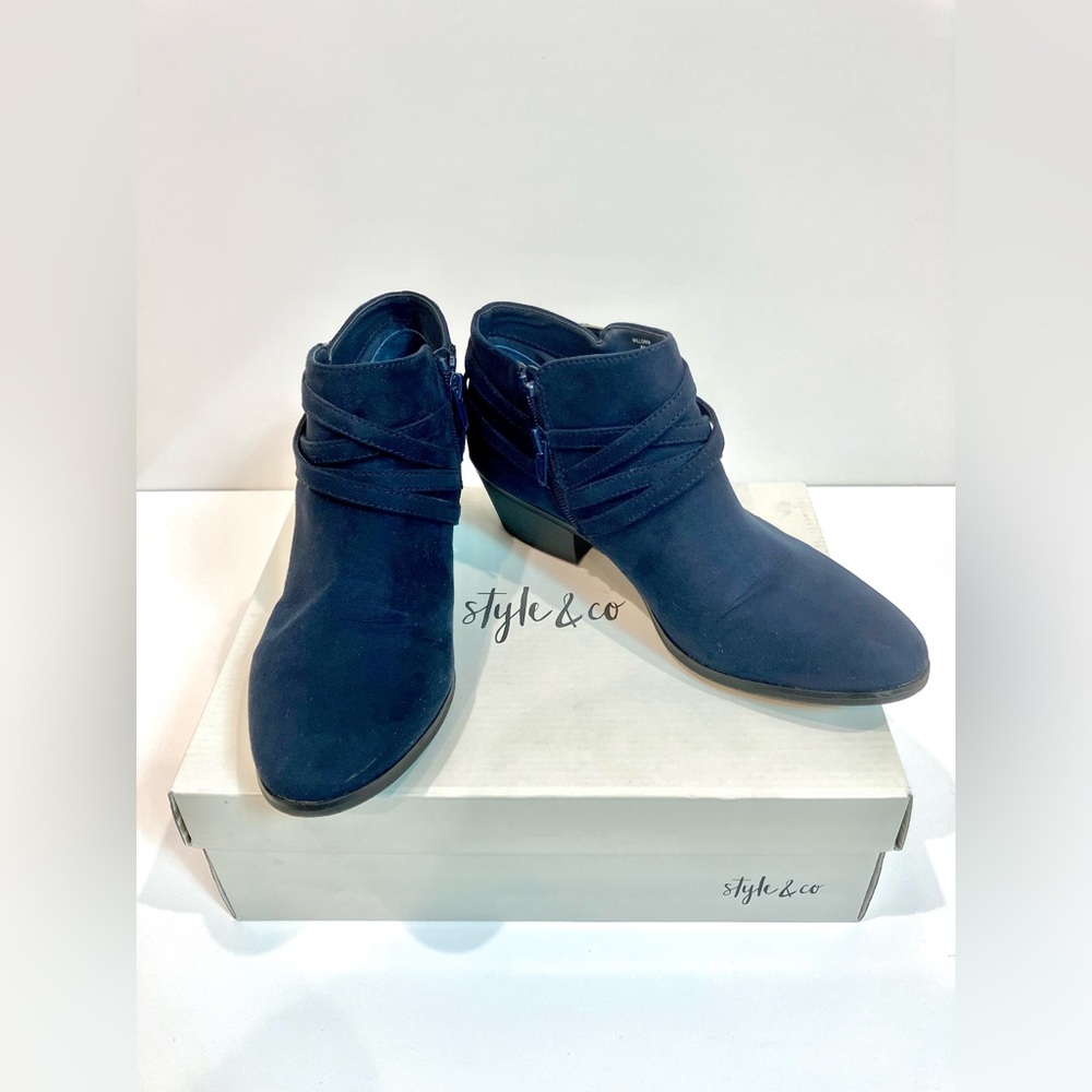 SUEDE ANKLE BOOTIES W/ BOX - Picture 3 of 6